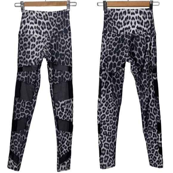 Onzie leggings Woman's size XS Leopard Print Mesh Panel Hot Yoga Black/white - Picture 1 of 16